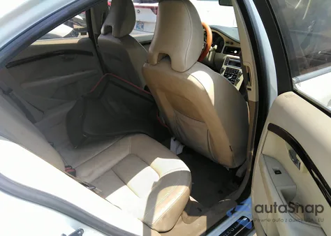 2007 Volvo S80 3.2 from USA, damaged, VIN YV1AS982771035822